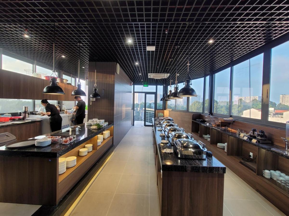 Thanh Long Hotel - Bach Dang Хошимін Екстер'єр фото
