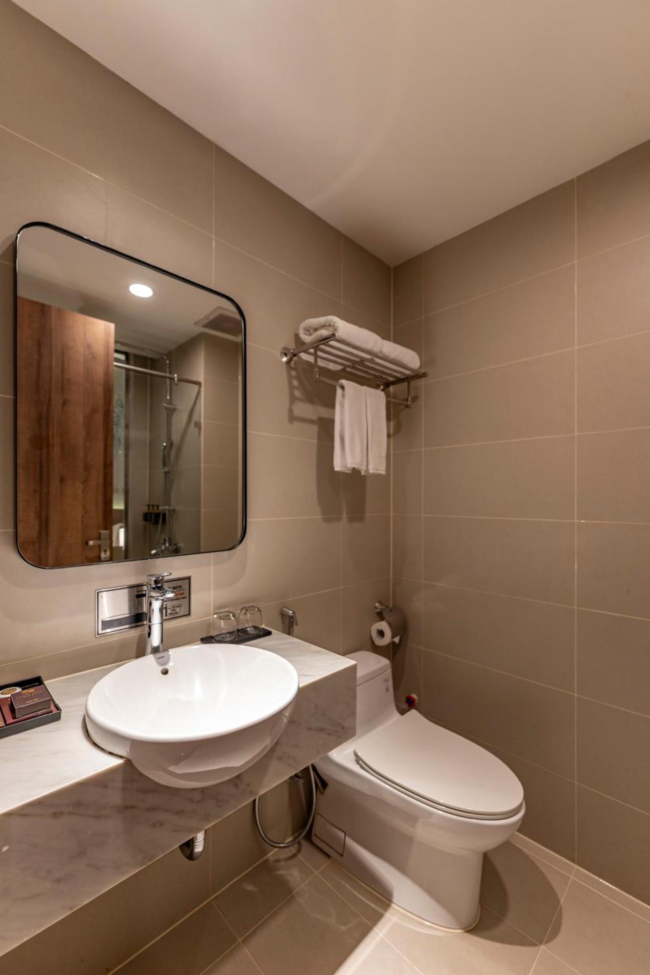 Thanh Long Hotel - Bach Dang Хошимін Екстер'єр фото